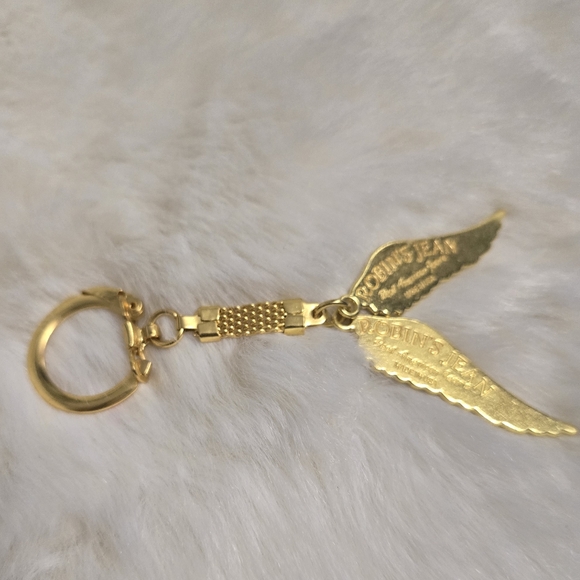 Robin's Jean Keychain - Picture 3 of 6